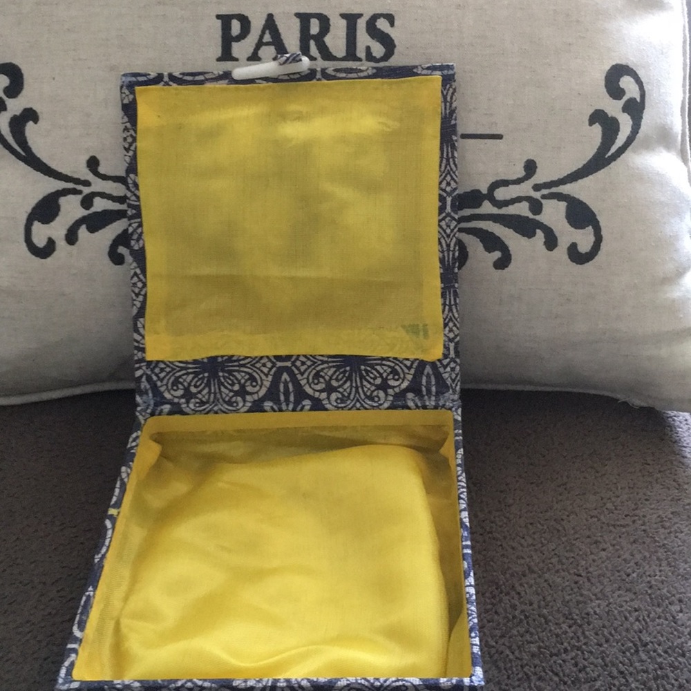 Beautiful Gift Box - Picture 2 of 4